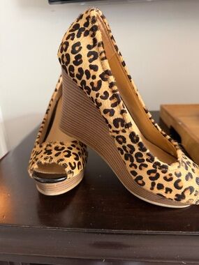 Express Leopard Print Peep-Toe Wedge Heels - Tan/Black